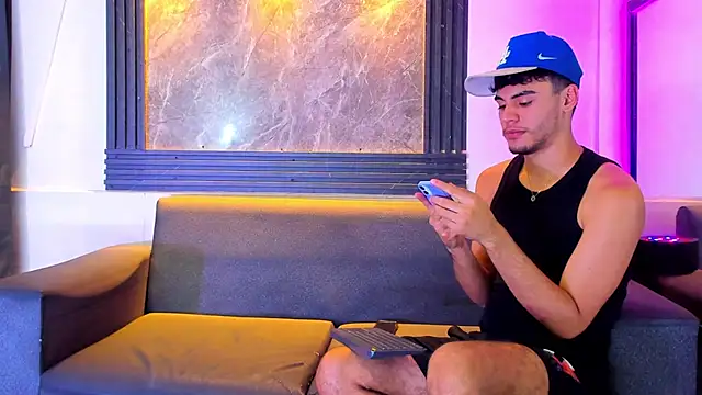 liam genner  online show from November 17, 2025, 8:13 pm