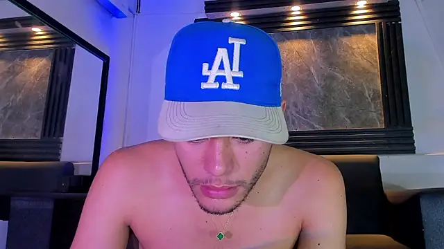 liam genner  online show from September 22, 2025, 8:04 pm