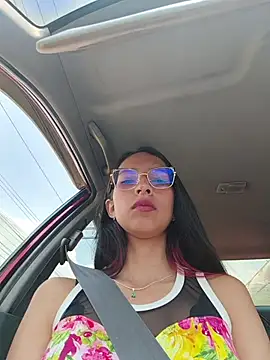 Katalleya jyj online show from December 15, 2025, 5:41 pm