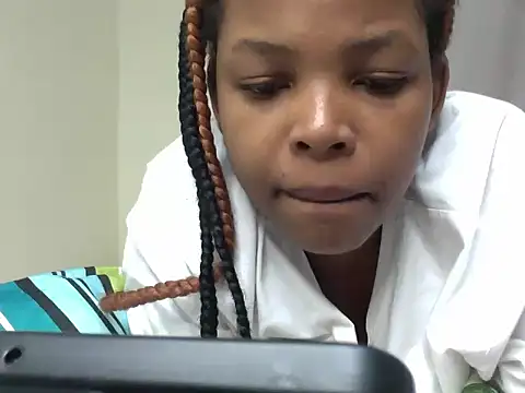 queen-sasha online show from October 13, 2025, 2:18 pm