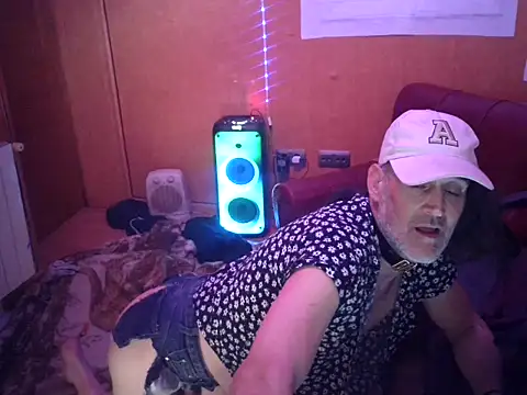 Lia Y PatrickX online show from November 26, 2025, 9:48 pm