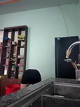 zizi public online show from March 5, 2025, 4:02 am