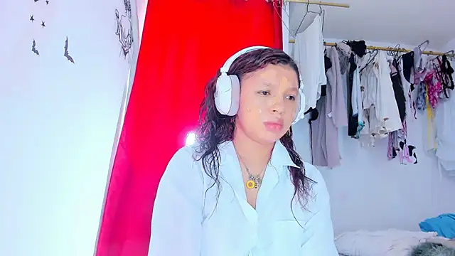 Emily Coper18 online show from December 14, 2025, 2:00 pm