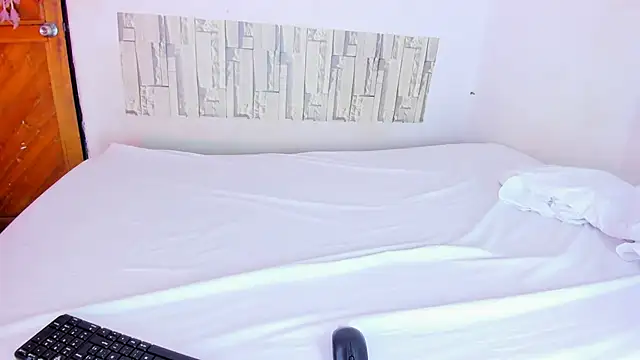 Emily Coper18 online show from March 22, 2025, 11:31 pm