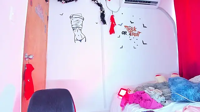 Emily Coper18 online show from October 10, 2025, 1:23 pm