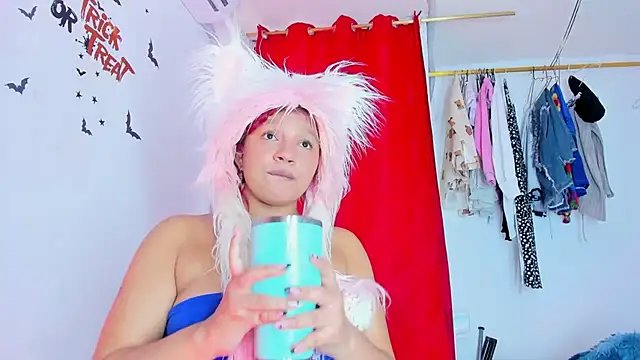 Emily Coper18 online show from November 3, 2025, 6:44 pm