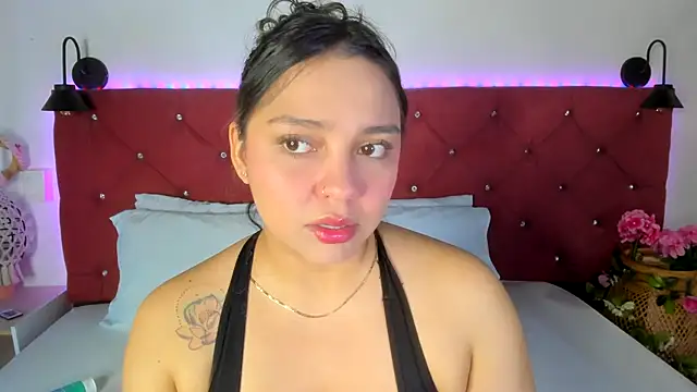 Snapshot of Abril_Gomez06 chatting on December 2, 2025, 7:59 pm Abril Gomez06 online show from December 2, 2025, 7:59 pm