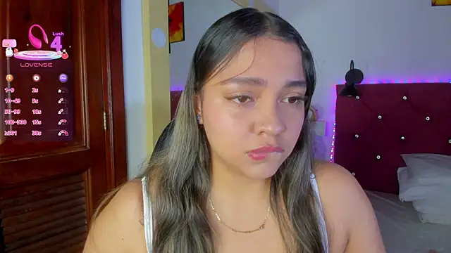 Snapshot of Abril_Gomez06 chatting on December 22, 2025, 8:20 pm Abril Gomez06 online show from December 22, 2025, 8:20 pm