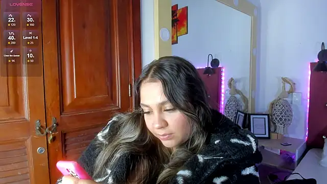 Snapshot of Abril_Gomez06 chatting on January 9, 2026, 9:33 pm Abril Gomez06 online show from January 9, 2026, 9:33 pm