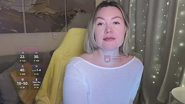 ElleCherry online show from September 23, 2025, 6:15 pm