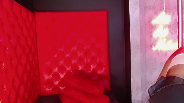 Snapshot of CrystalBrooke3x chatting on November 13, 2025, 7:56 am CrystalBrooke3x online show from November 13, 2025, 7:56 am