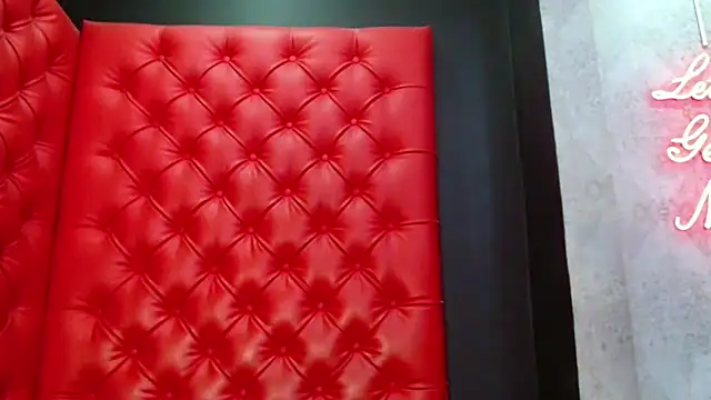 CrystalBrooke3x online show from December 18, 2025, 9:18 pm