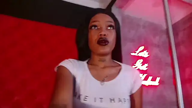 Snapshot of CrystalBrooke3x chatting on November 18, 2025, 9:18 pm CrystalBrooke3x online show from November 18, 2025, 9:18 pm