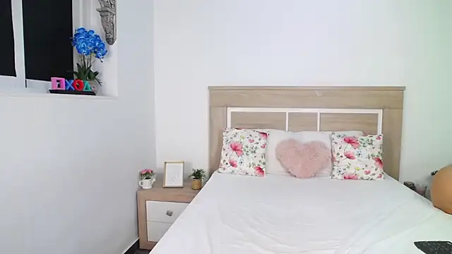 AylinRoss online show from September 19, 2025, 5:28 pm