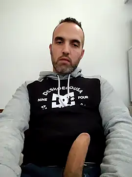 leon3875 online show from September 9, 2025, 3:21 pm