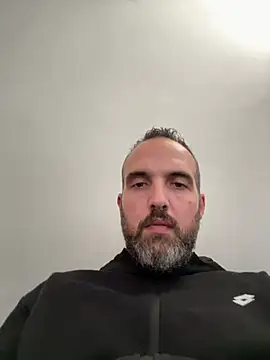 leon3875 online show from April 1, 2026, 3:42 pm