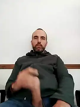 leon3875 online show from December 20, 2024, 3:31 pm