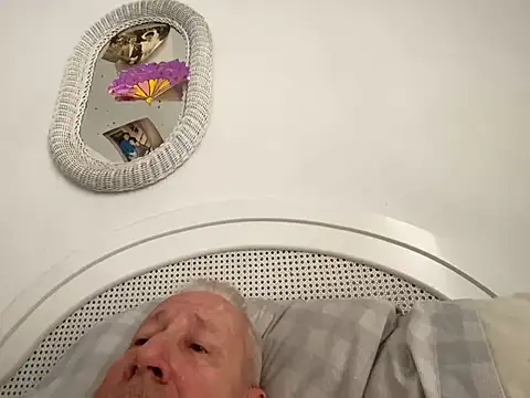 Bossinmidd12 online show from February 1, 2025, 10:26 am