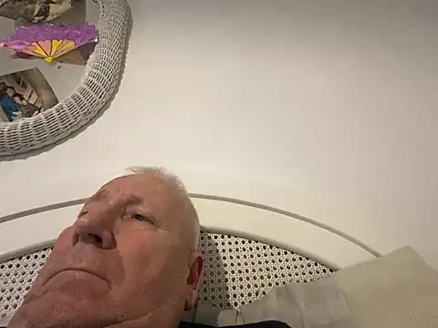 Bossinmidd12 online show from February 9, 2025, 9:28 pm