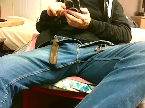 Giulio35 Pika online show from February 15, 2026, 4:39 pm