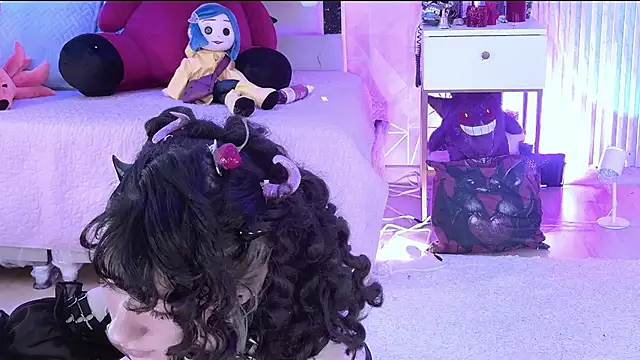 zephirahabney online show from November 8, 2025, 3:37 pm