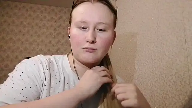 Anika Lipps online show from March 18, 2025, 8:05 pm