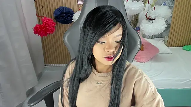 Lili 16 online show from September 15, 2025, 11:10 am