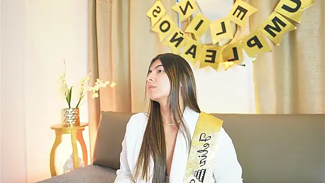 Snapshot of ShelleyMorell chatting on January 19, 2026, 12:31 pm ShelleyMorell online show from January 19, 2026, 12:31 pm