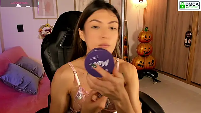 Lilabril online show from October 22, 2025, 2:38 pm