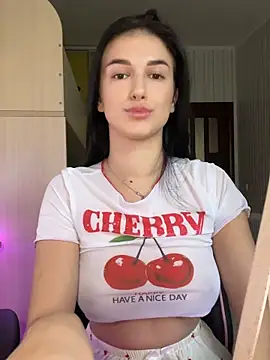 Julietta a online show from October 26, 2025, 12:49 pm