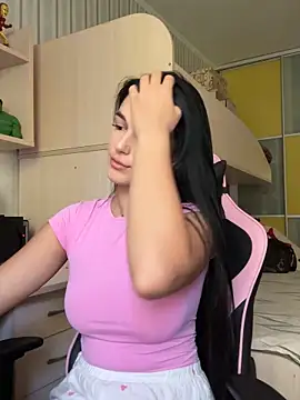 Julietta a online show from September 19, 2025, 7:12 am