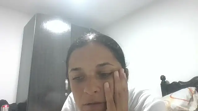 Snapshot of GiveLove1 chatting on November 2, 2025, 4:45 pm GiveLove1 online show from November 2, 2025, 4:45 pm