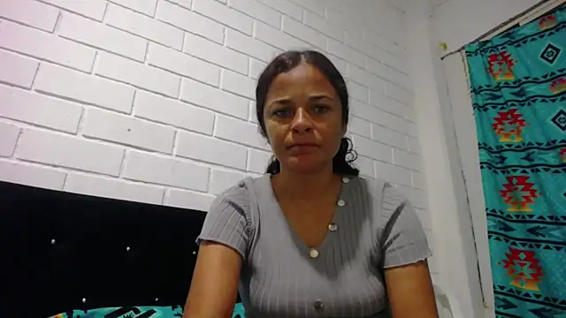 Snapshot of GiveLove1 chatting on March 5, 2025, 6:44 am GiveLove1 online show from March 5, 2025, 6:44 am