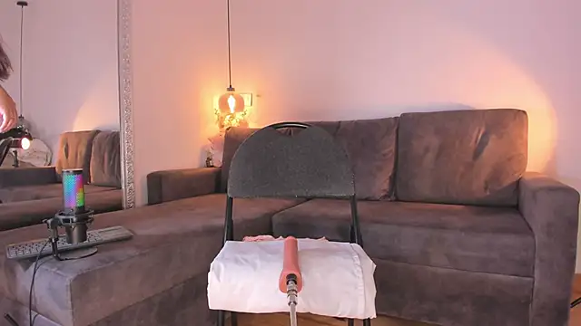 Isabella francoo online show from December 5, 2025, 12:15 pm