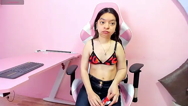 CharlotteMuller online show from December 4, 2025, 8:08 pm