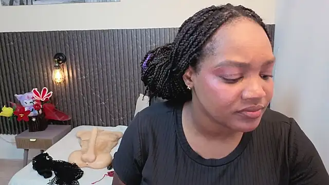 chanel brunette online show from March 12, 2026, 8:13 pm