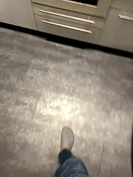 Edosxxl online show from September 13, 2025, 2:17 pm