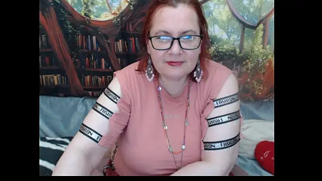 Snapshot of PlayfullMature chatting on June 1, 2026, 3:44 pm PlayfullMature online show from June 1, 2026, 3:44 pm
