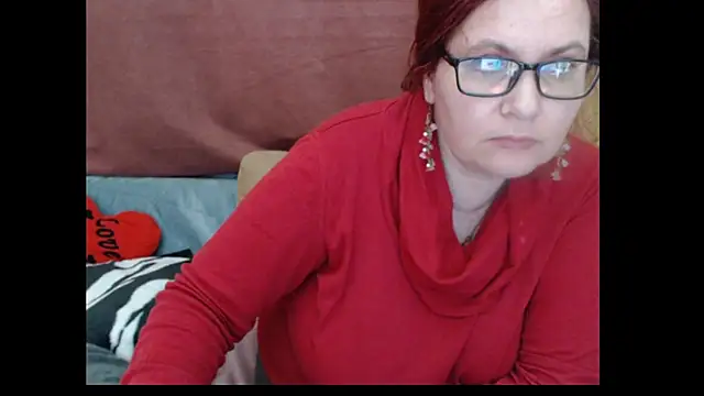 Snapshot of PlayfullMature chatting on April 21, 2026, 1:42 am PlayfullMature online show from April 21, 2026, 1:42 am