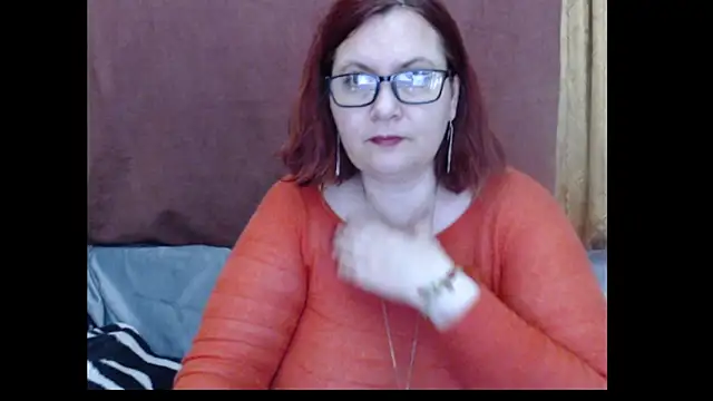 Snapshot of PlayfullMature chatting on May 10, 2026, 10:33 pm PlayfullMature online show from May 10, 2026, 10:33 pm