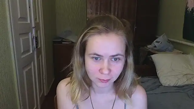 Snapshot of Riley_Roo chatting on February 9, 2025, 5:22 pm Riley Roo online show from February 9, 2025, 5:22 pm