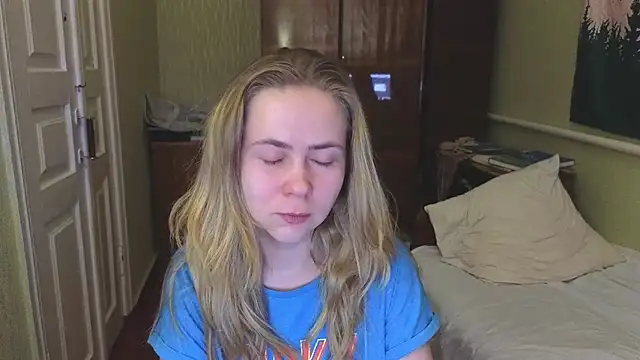 Snapshot of Riley_Roo chatting on February 28, 2025, 5:59 pm Riley Roo online show from February 28, 2025, 5:59 pm