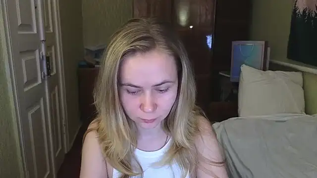 Snapshot of Riley_Roo chatting on February 4, 2025, 5:45 pm Riley Roo online show from February 4, 2025, 5:45 pm