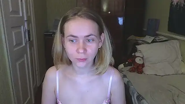 Snapshot of Riley_Roo chatting on March 12, 2025, 6:53 pm Riley Roo online show from March 12, 2025, 6:53 pm