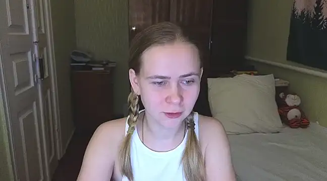 Snapshot of Riley_Roo chatting on February 14, 2025, 5:36 pm Riley Roo online show from February 14, 2025, 5:36 pm