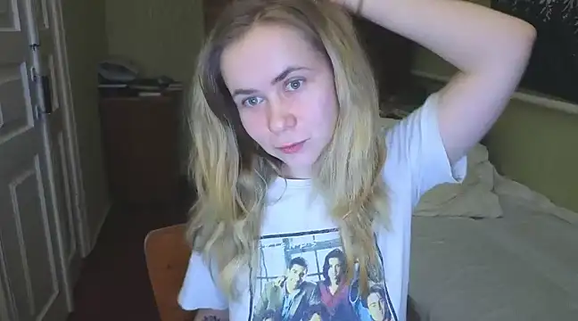 Snapshot of Riley_Roo chatting on February 11, 2025, 5:29 pm Riley Roo online show from February 11, 2025, 5:29 pm