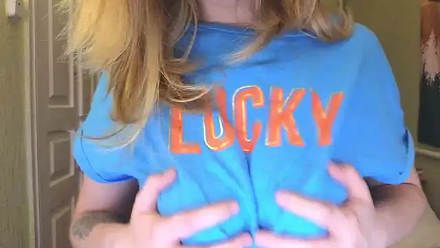 Snapshot of Riley_Roo chatting on February 27, 2025, 9:25 pm Riley Roo online show from February 27, 2025, 9:25 pm