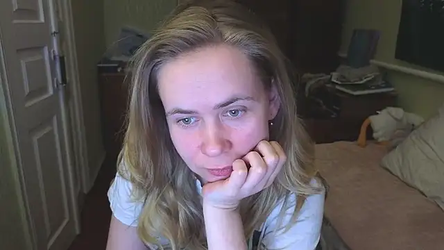 Snapshot of Riley_Roo chatting on March 10, 2025, 6:45 pm Riley Roo online show from March 10, 2025, 6:45 pm