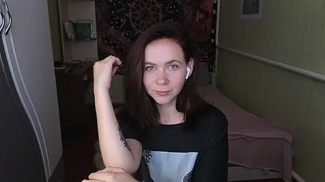 Snapshot of Riley_Roo chatting on September 17, 2025, 8:16 am Riley Roo online show from September 17, 2025, 8:16 am