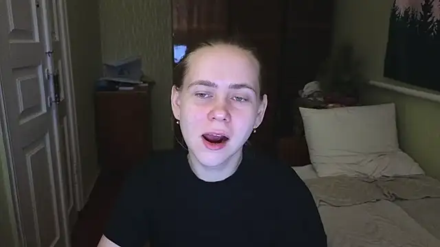 Snapshot of Riley_Roo chatting on January 31, 2025, 5:53 pm Riley Roo online show from January 31, 2025, 5:53 pm